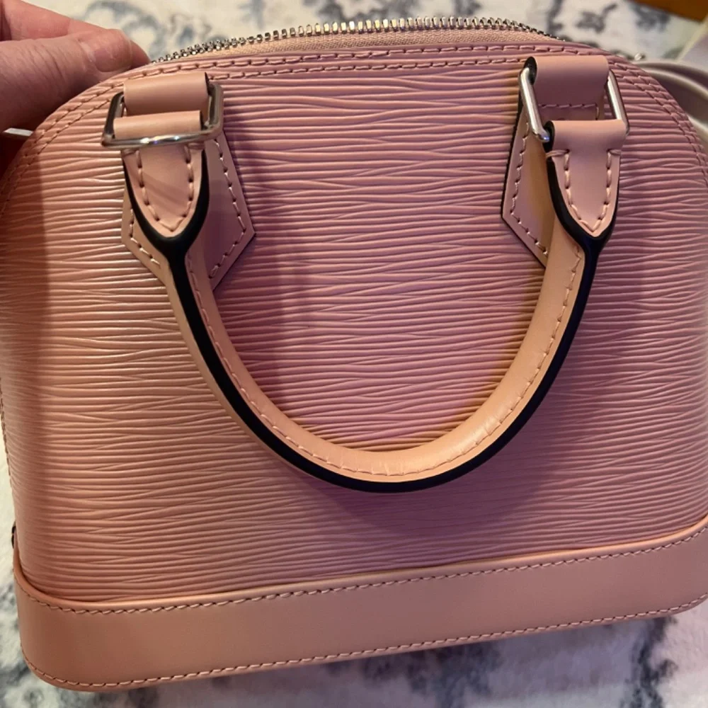Louis Vuitton crossbody/shoulder purse in pink - Picture 7 of 9